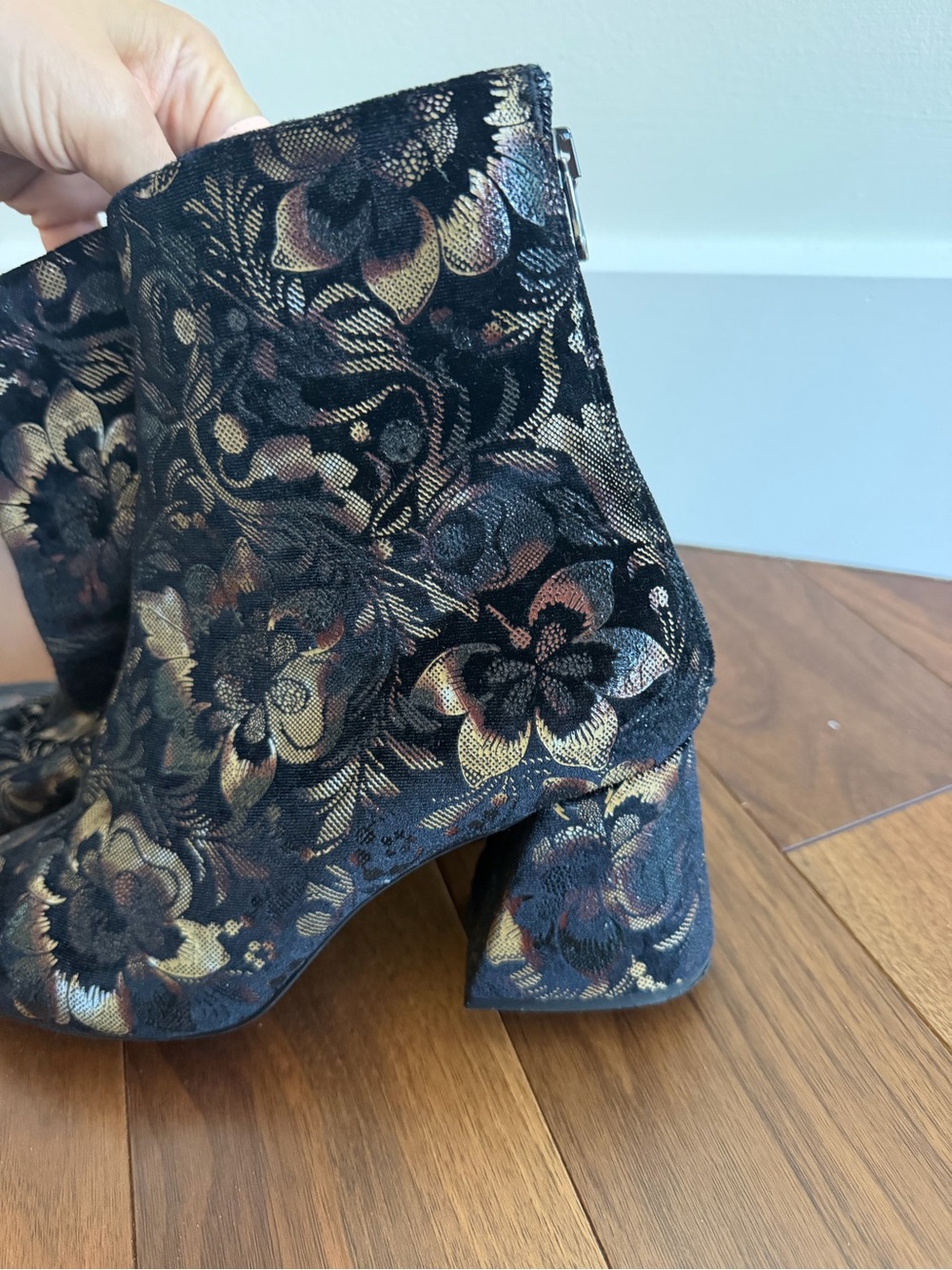 L'Intervalle Made in Spain Velvet Brocade Block Heel Booties Size 40/9 9.5 - Picture 14 of 14